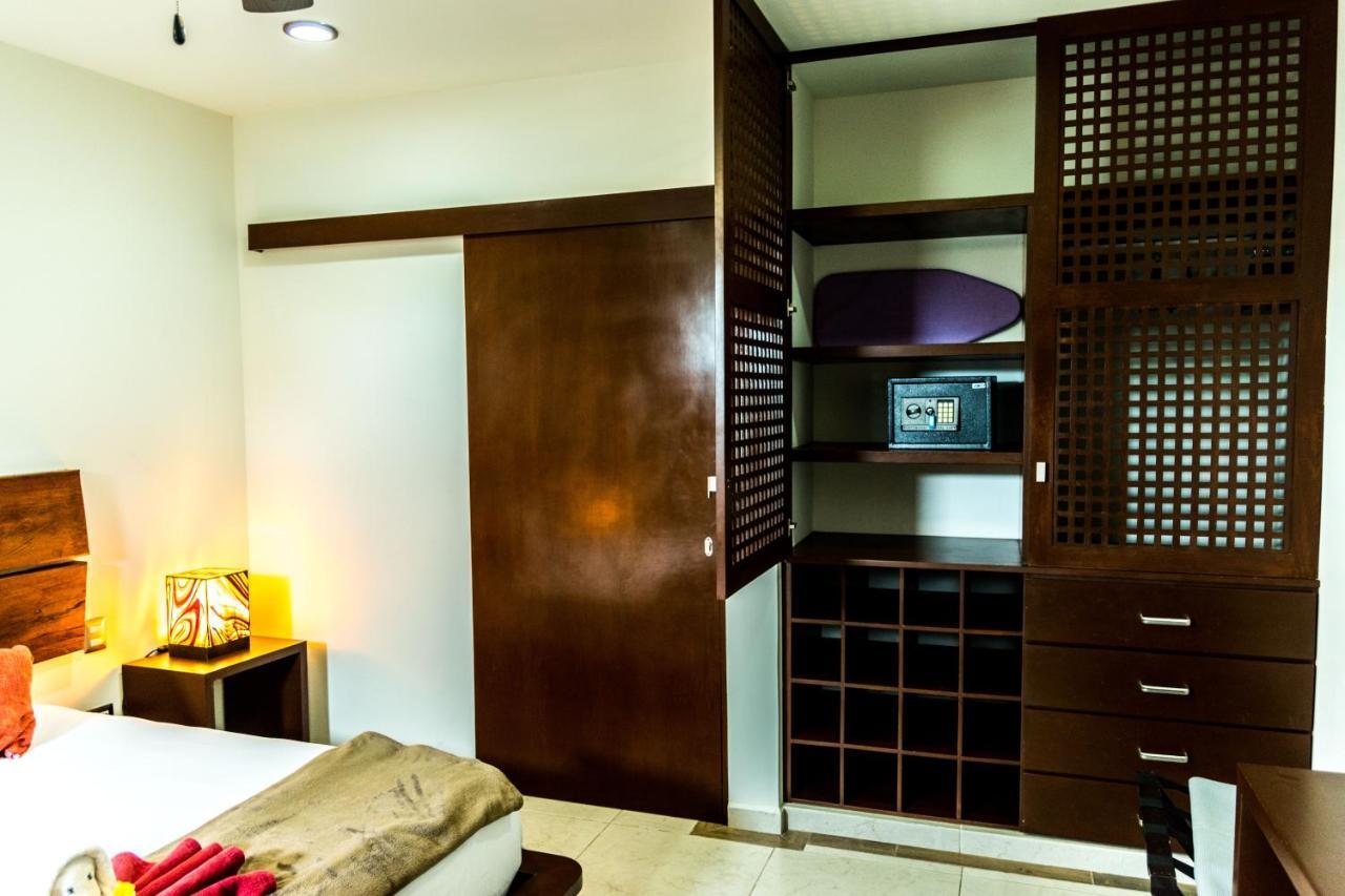 Casa Ticul Hotel Boutique - 5Th Ave (Adults Only) Плая дел Кармен Екстериор снимка A sliding door