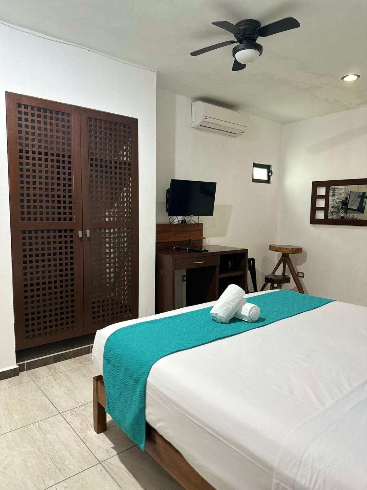Casa Ticul Hotel Boutique - 5Th Ave (Adults Only) Плая дел Кармен Екстериор снимка A room at the hotel