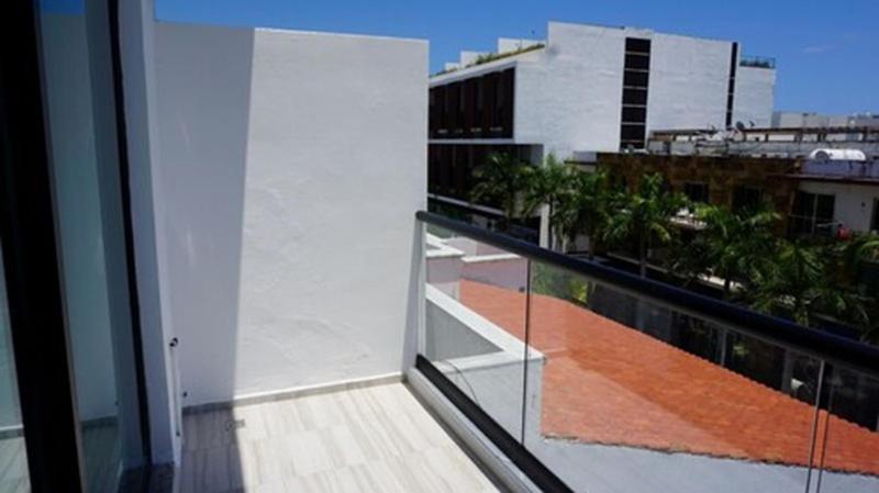 Casa Ticul Hotel Boutique - 5Th Ave (Adults Only) Плая дел Кармен Екстериор снимка A glass balustrade