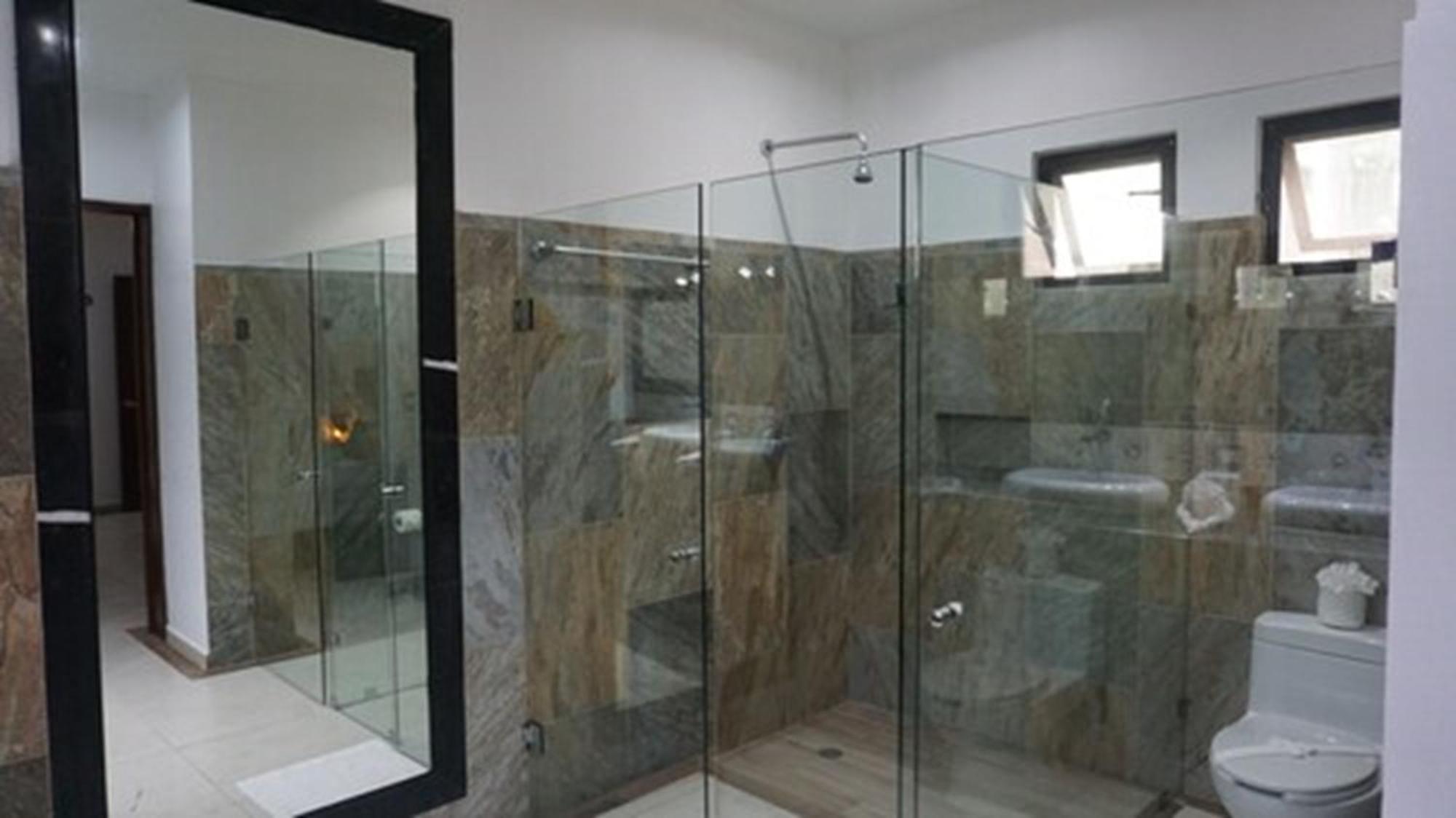 Casa Ticul Hotel Boutique - 5Th Ave (Adults Only) Плая дел Кармен Екстериор снимка A shower enclosure
